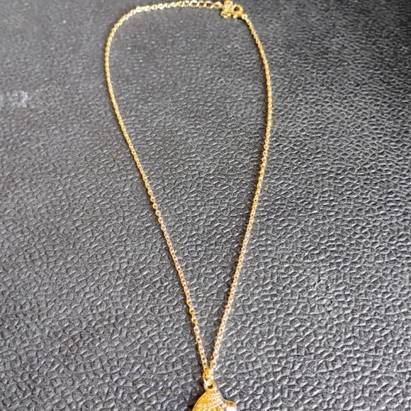 Gold Shell Pendant Necklace - Picture 2 of 4